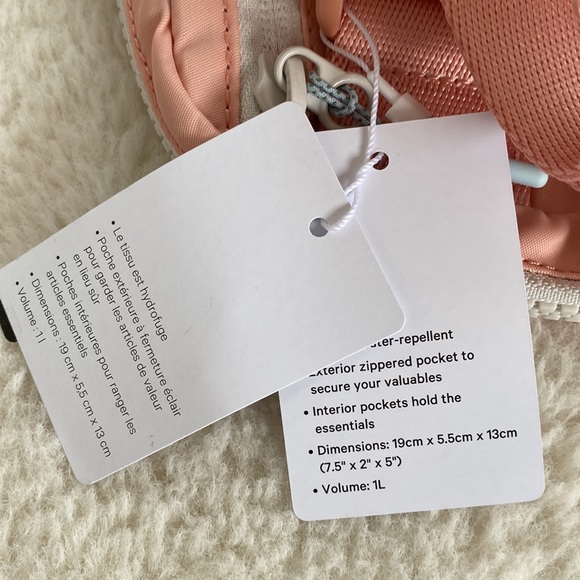 ❤️ Lululemon Everywhere Belt Bag in Melon Sorbet NWT - Picture 9 of 14